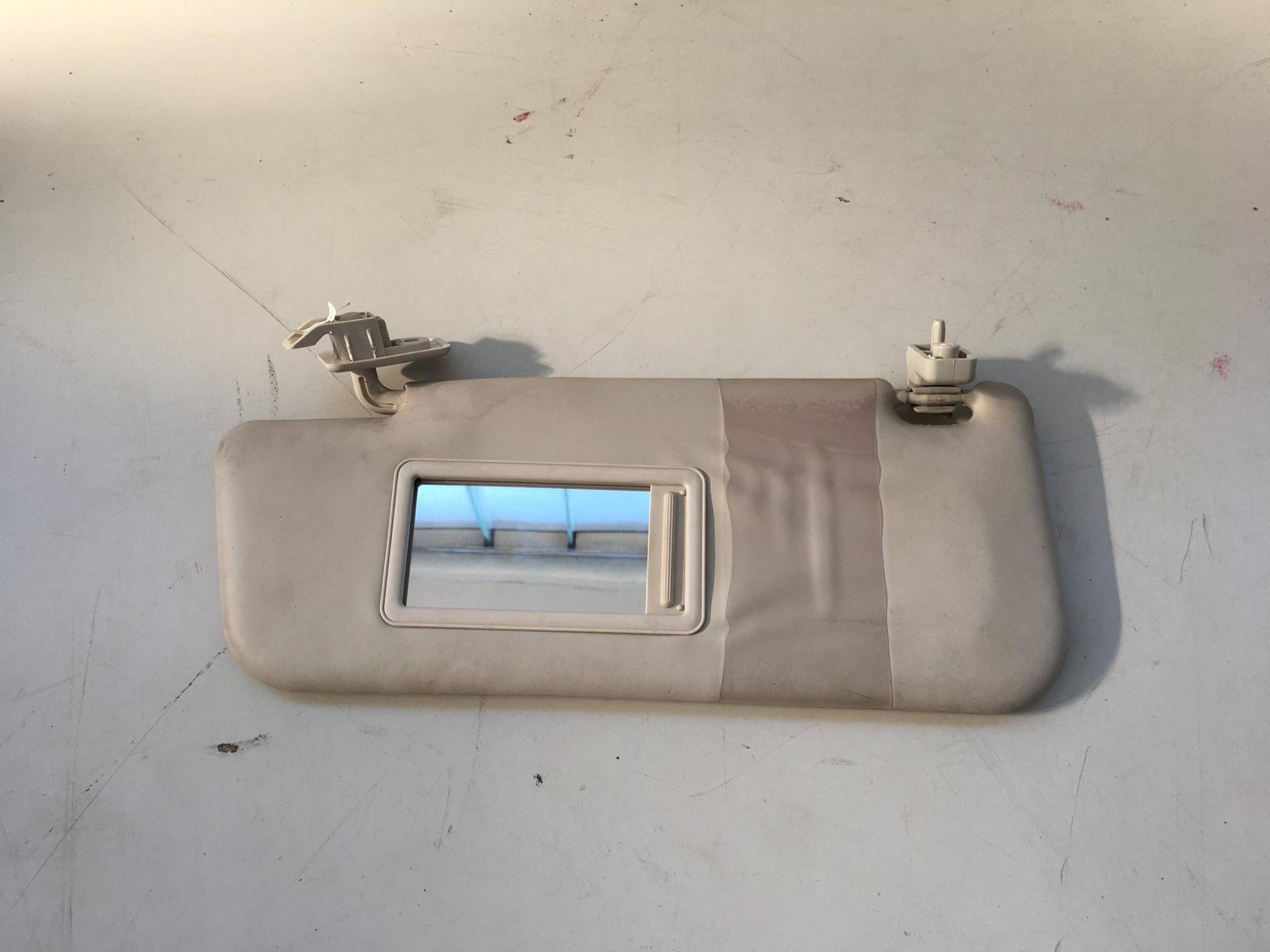 Aletta parasole parabrezza sx.